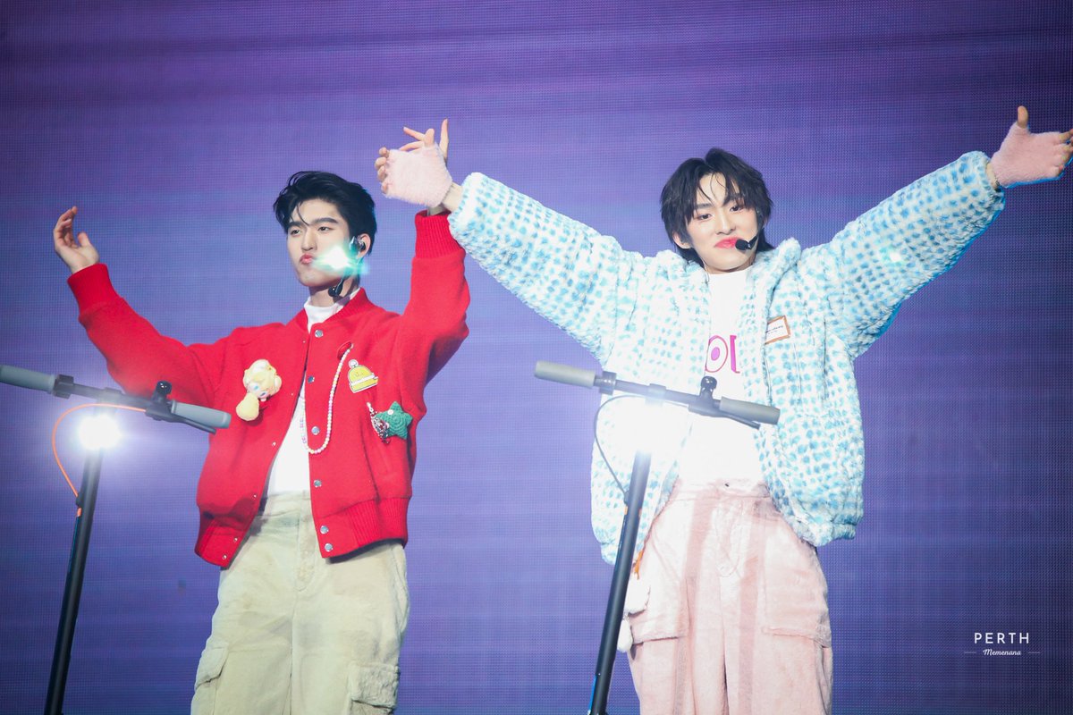 หมวยเล็กจอดรถอยู่ดีๆ พี่เค้าก็ขับมาเทียบเลยน้าม่ามี๊ หนูป่าวววว ~ 

#DMDLAND2CONCERT 
#โทมัสก้อง
