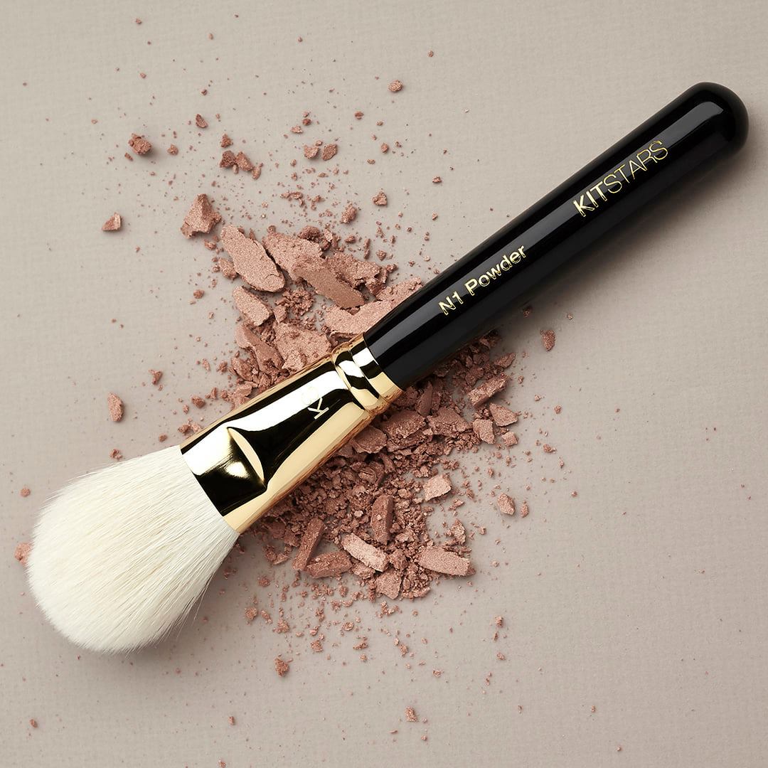 Don't miss the tool of the month,  its just our soft as silk powder brush is just £7 until the end of January. ⁠l8r.it/ZVrO
⁠
⁠
#makeupbrushes #makeupbrushset #makeupbrush #makeupartist #gold #thekitstars #selfie #makeuptutorial #newmakeupbrushes #newbrushes #fude