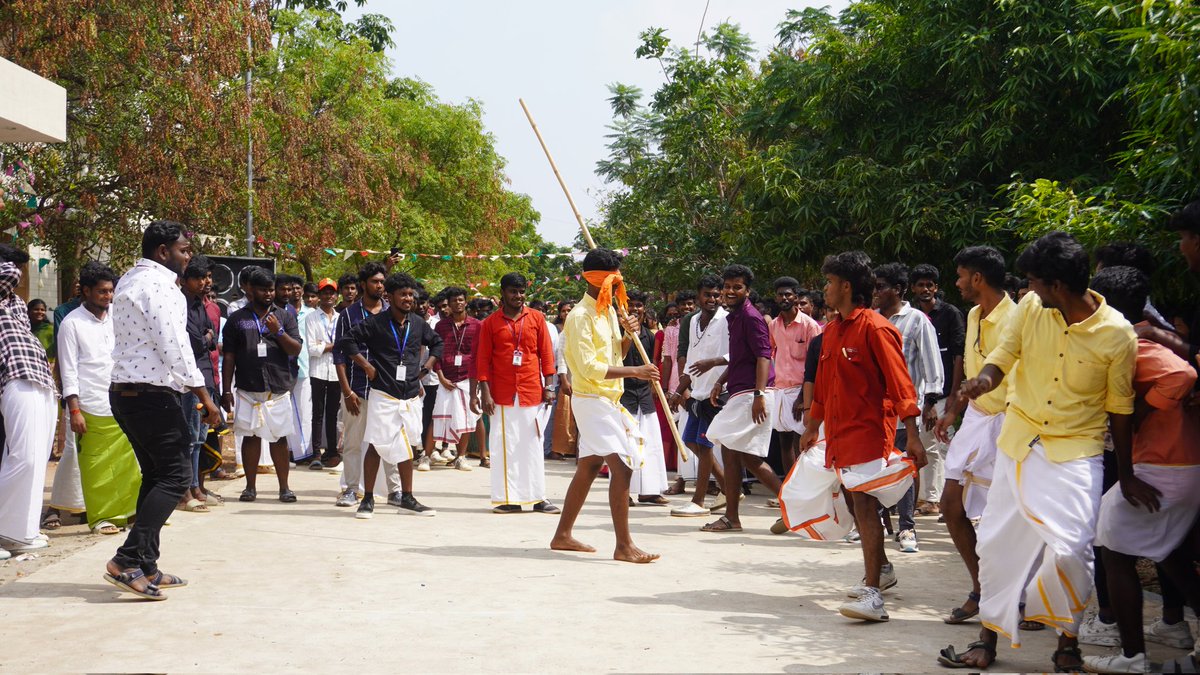 Comrade_udhaya's tweet photo. திருப்பூர் சிக்கண்ணா  கல்லூரியில் மாணவர்கள் ஒருங்கிணைத்து சமத்துவ பொங்கல் விழா நடைபெற்றது. கோலமிடுதல், உறியடித்தல், கயிறு இழுத்தல் உள்ளிட்டு ஆட்டம், பாட்டம் கொண்டாட்டம் உற்சாகமாக நடைபெற்றது 

Sfi TiruppurSFI TamilnaduSFI - Students' Federation of IndiaSamseer Ahamed https://t.co/cUvbx4qTCg
