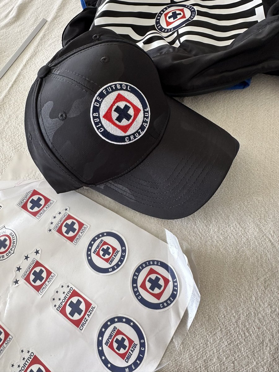 #CruzAzul 🚂

Amigos cruzazulinos, vamos a hacer una dinámica para que 1 ganador se lleve un obsequio, el cual entregaré personalmente HOY en el Estadio de la Ciudad de los Deportes.

Incluye una mochila, dos gorras, una colección de stickers y otros artículos.

DINÁMICA:

Me