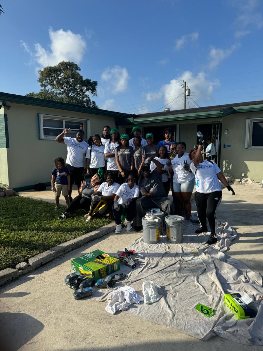TTRich242's tweet photo. Students from @Lauderhill612 volunteered for the "Community Revitalization Block Rebuild Day: Martin Luther King Jr. Day of Service" sponsored by @fpl @UnitedWayBC &amp; @projectEmPOWER #CommunityService #NationBuilders #Mentoring @mschryssi @BcpsCentral_ @mentoringbcps https://t.co/6fzoAl9Rgz