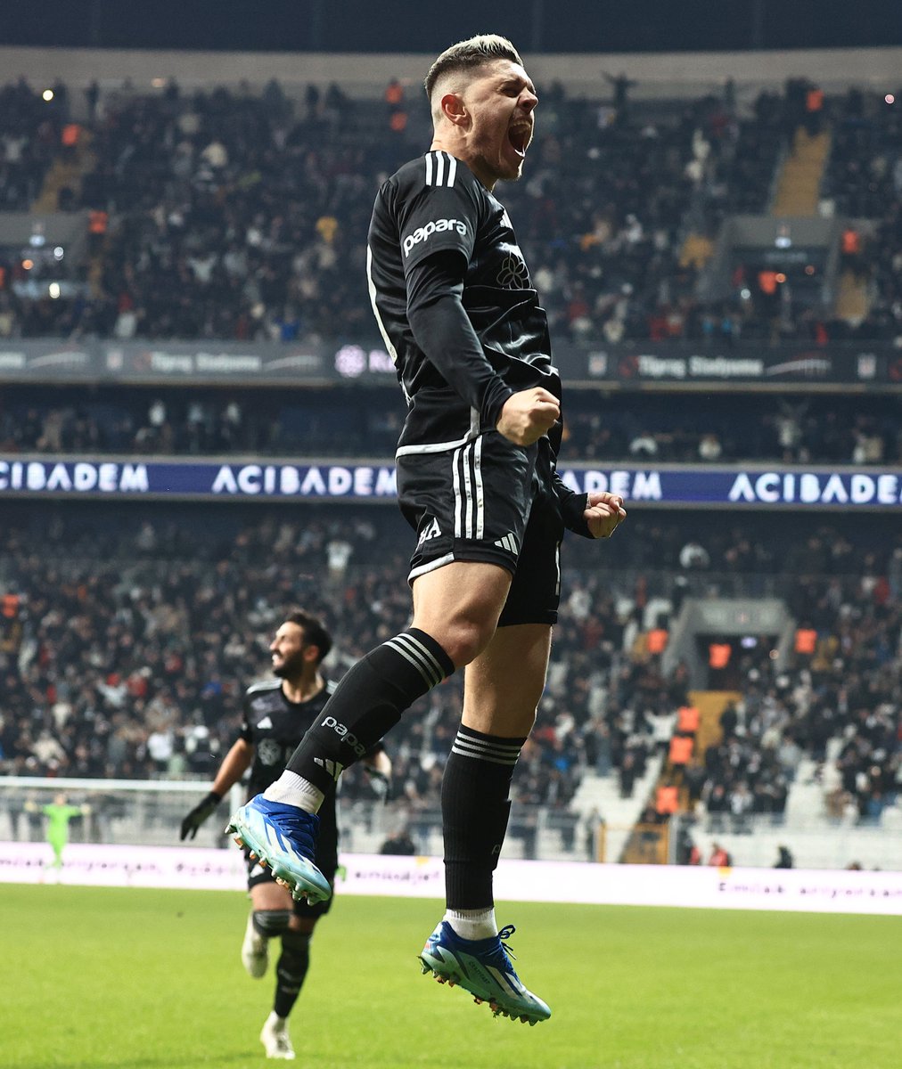 Besiktas's tweet photo. 🏴🏳️ https://t.co/AIkNQdAUat