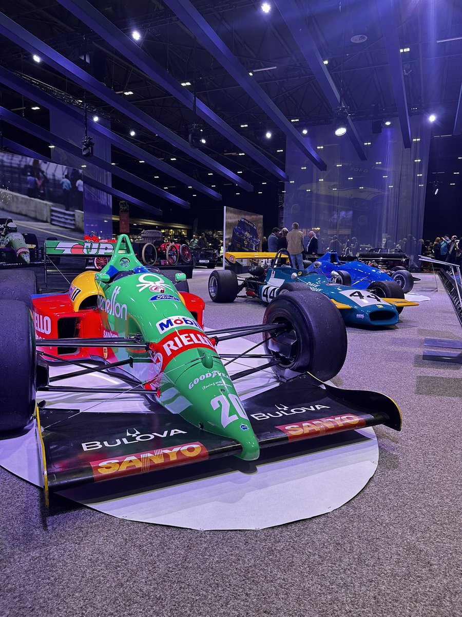 WalterNuiten's tweet photo. Wat een plaatjes op @interclassics. 
Hard gezocht naar Bas om ‘m te helpen met z’n nieuwe aankoop maar niet gevonden. Stonden genoeg porsches om die lege plekken in de garage op te vullen. @Brantsen @BNRpetrolheads @Arthur1Arthur https://t.co/7BdFwqoEMH