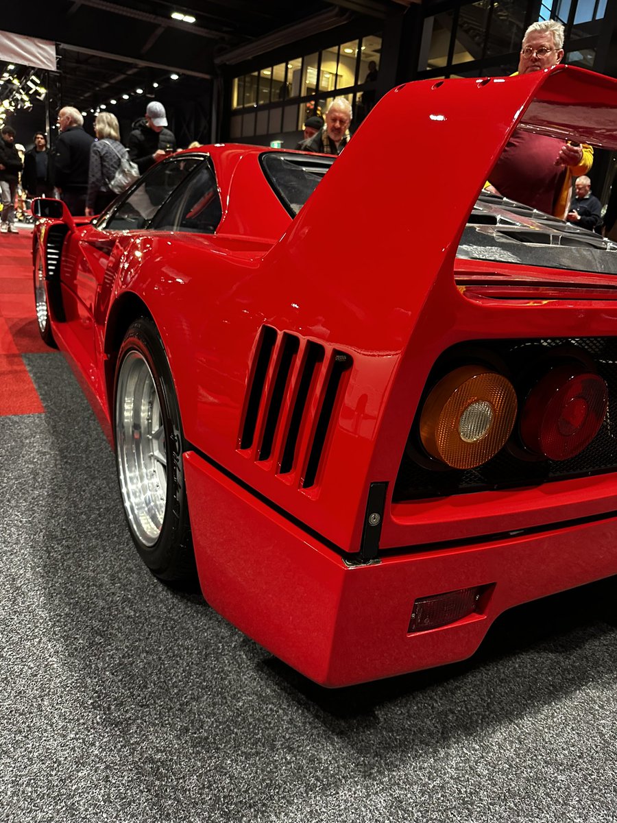 WalterNuiten's tweet photo. Wat een plaatjes op @interclassics. 
Hard gezocht naar Bas om ‘m te helpen met z’n nieuwe aankoop maar niet gevonden. Stonden genoeg porsches om die lege plekken in de garage op te vullen. @Brantsen @BNRpetrolheads @Arthur1Arthur https://t.co/7BdFwqoEMH