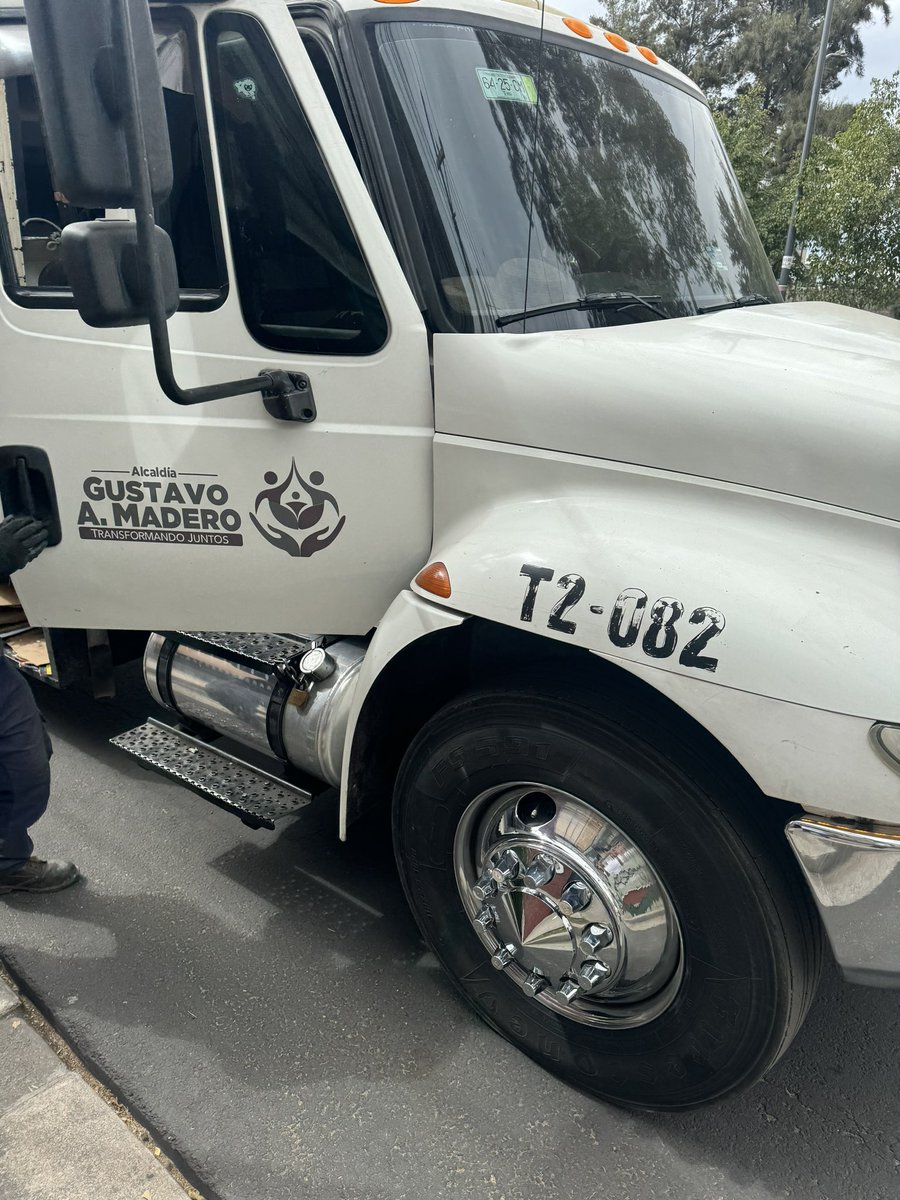 FeboMauricio's tweet photo. @TuAlcaldiaGAM solicito orientación para reportar al camión recolector de basura, operador y ayudantes por condicionar el servicio. @fchiguil https://t.co/PNiG24ngPp