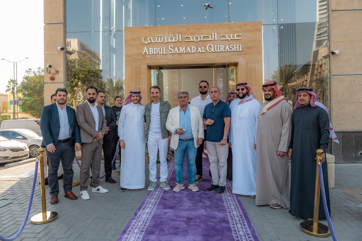 ASQ_Group's tweet photo. خوان #لابورتا رئيس نادي #برشلونة لكرة القدم يستكشف ثقافة #المملكة_العربية_السعودية في العطور من خلال زيارته لفرع #عبدالصمد_القرشي في #الرياض https://t.co/YMbzPIOO4S