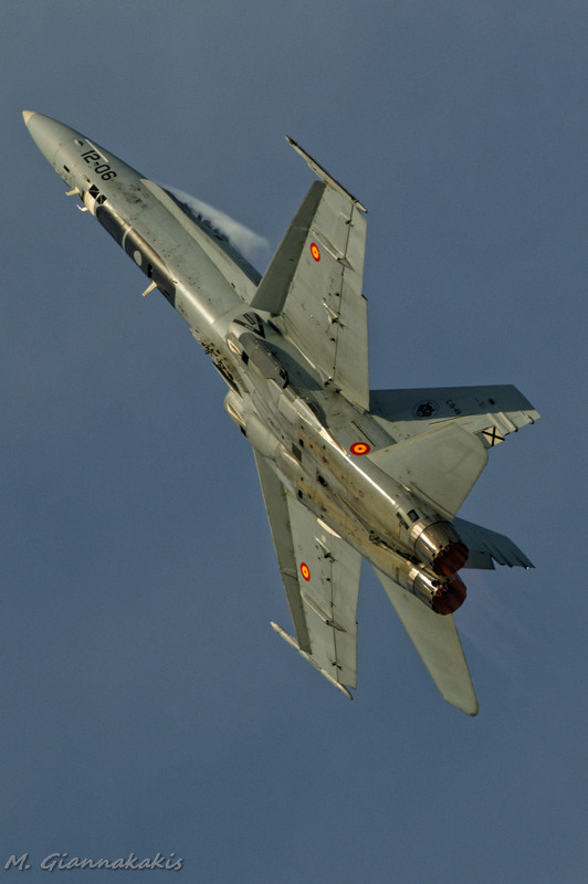 MyronGian's tweet photo. EF-18A Hornet from Ala 12 of the Ejército del Aire y del Espacio (Spanish Air and Space Force) @ejercitodelaire from Torejon
#Hornet #spanishhornet #F18 #EF18 #Ala12 #torejon #boeing #bellyview #contrails #display #athensflyingweek #AFW #AFW2018 #ejercitodelaire #spanishairforce https://t.co/SSUFaCNg4N