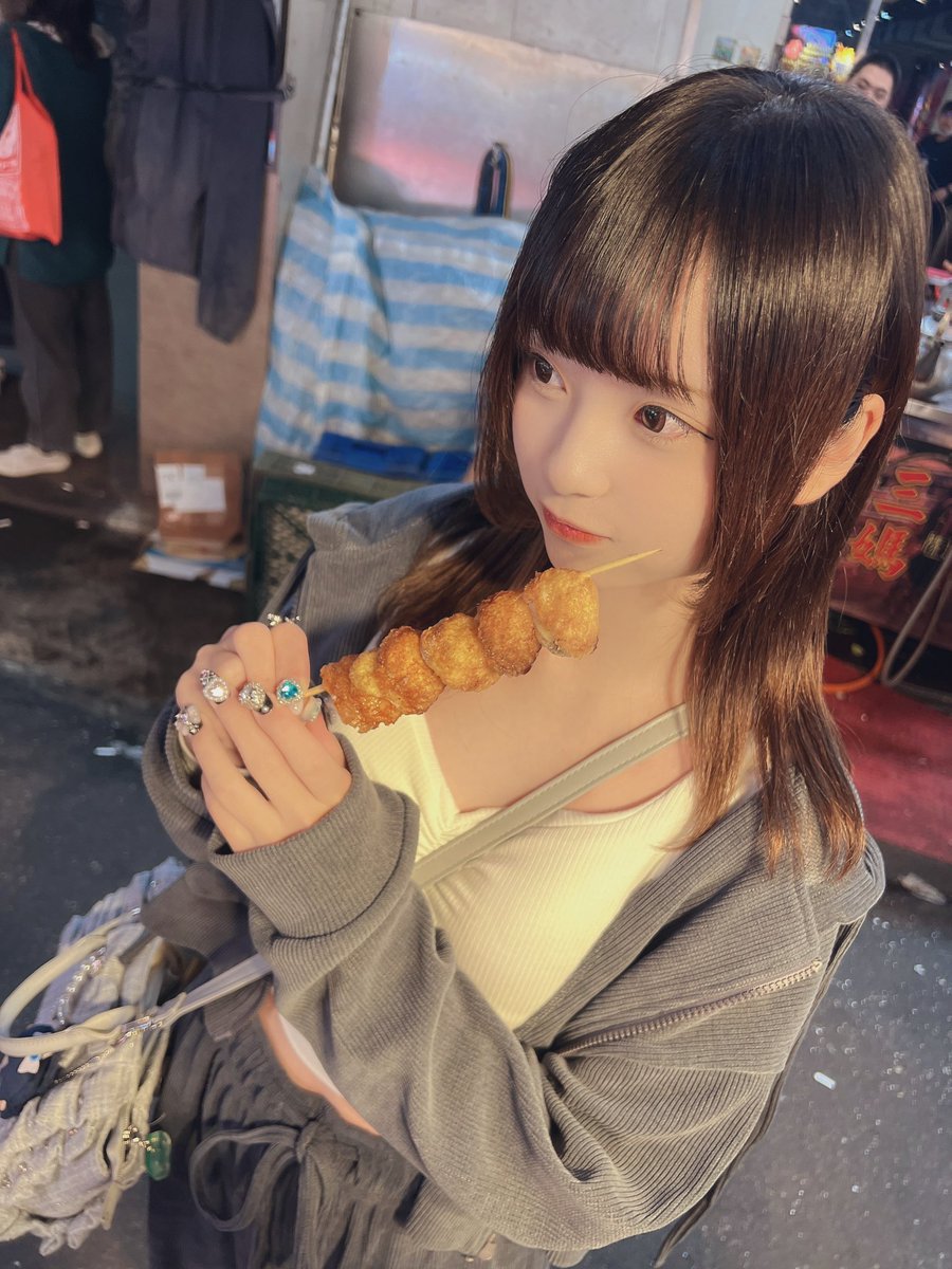 hinami28_'s tweet photo. 台湾で夜光性さんのライブ見たよ！嬉しかった🩵🩵🩵みぽちゃんに初めて会って、かわいくて喋りやすい😵‍💫🩵やっぱみぽちゃんは世界一なアイドルです🩵🩵🩵 https://t.co/4pORIHk3WB