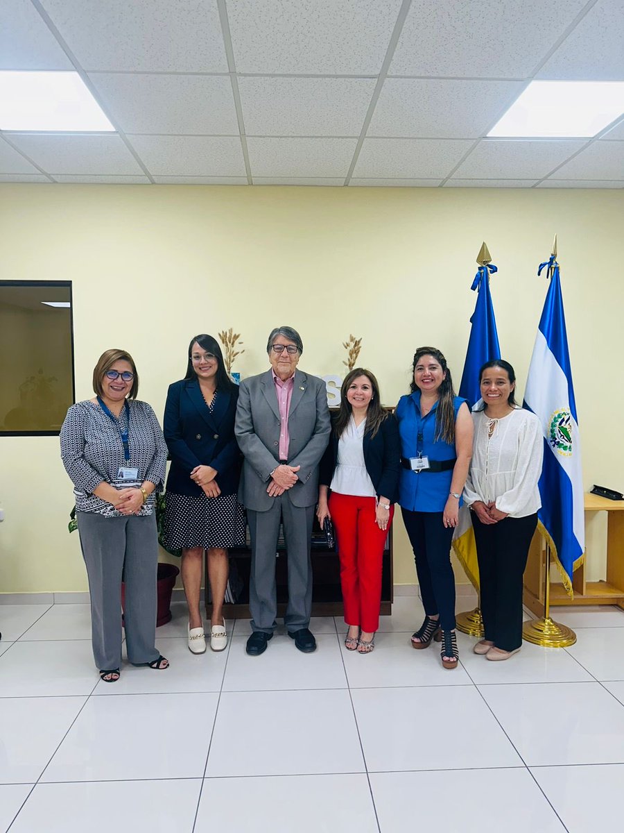 Con autoridades de la Universidad Evangélica, compartiendo ideas y propósitos para el nuevo año.