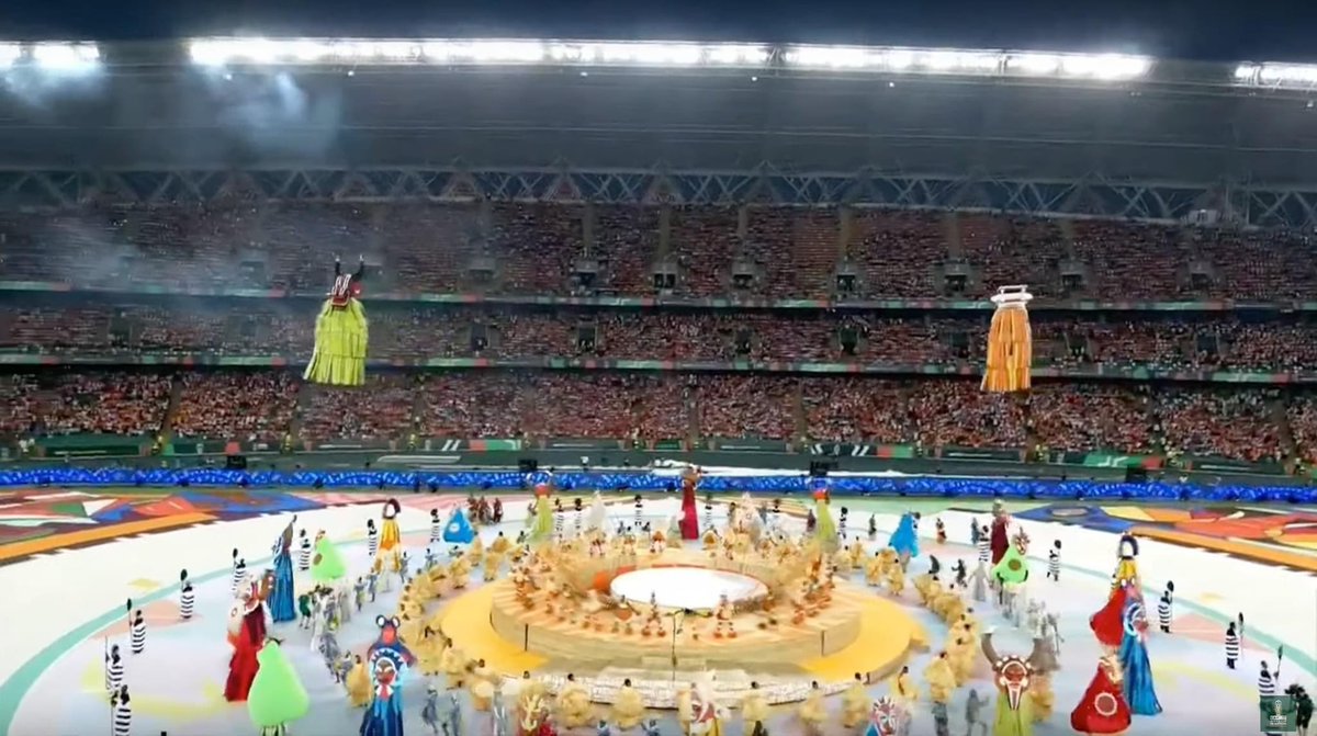 PapaAdo225's tweet photo. 2 masques qui défient les lois de la gravité. Les béninois, vous êtes prévenus. 

#CAN2023 https://t.co/DZMLUoGaVr