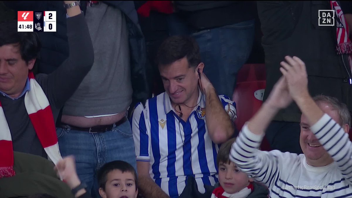 GradaBpro's tweet photo. Todos los partidos, y derbis, tendrían que ser así. 

Poder disfrutar de ellos con tu camiseta, te marquen, marques, ganes o pierdas. 

Viva el fútbol. https://t.co/dTU8fJIHjJ