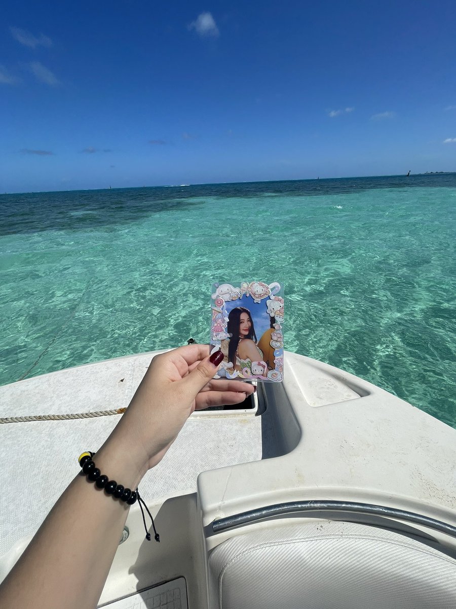 yerizica's tweet photo. ta joy mas o crush te levaria p passear numa lancha privativa no caribe?kk reflita https://t.co/E57oVpVYJs