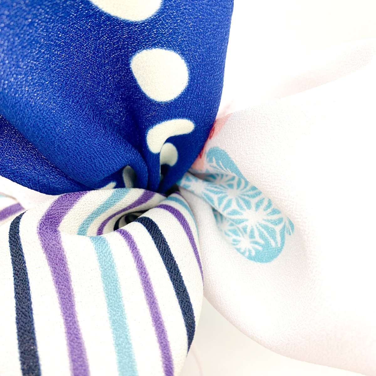 swaygallery's tweet photo. NEW IN│ Soft and easy-to-handle medium-sized furoshiki cloth🌟These are perfect for wrapping gifts or even creating a stylish bag shape effortlessly!

*Approx. 70 x 70 cm / Material: 100% polyester / Made in Japan

#swaygallery #swaygallerylondon #swaylondon #japaninlondon https://t.co/Qg180kvjzf