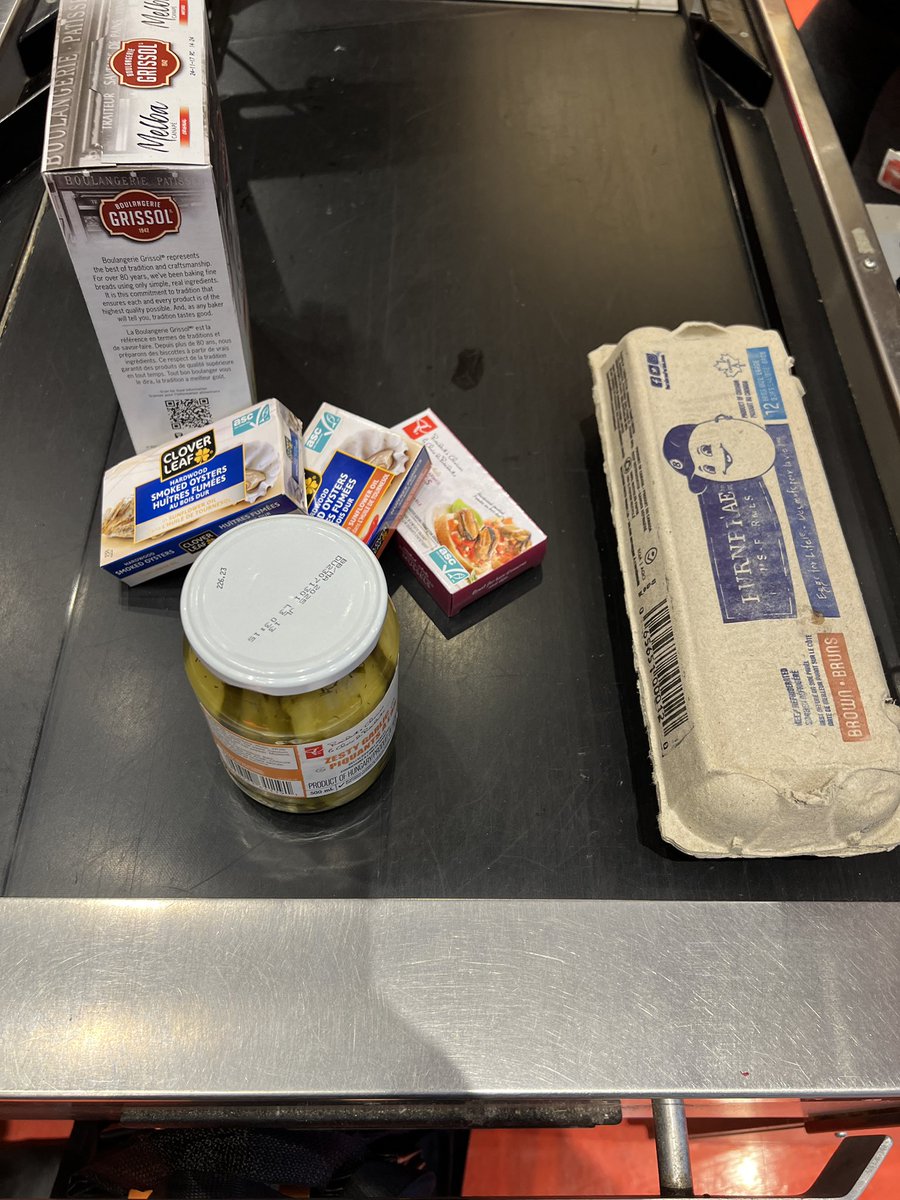 oompafactory's tweet photo. Same girls grocery haul, 😬 https://t.co/nLbwy8SGmx