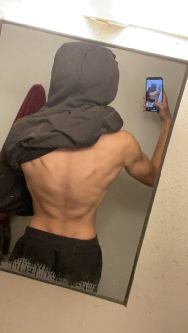 Tienes WhatsApp? https://t.co/O4NrX26QgB