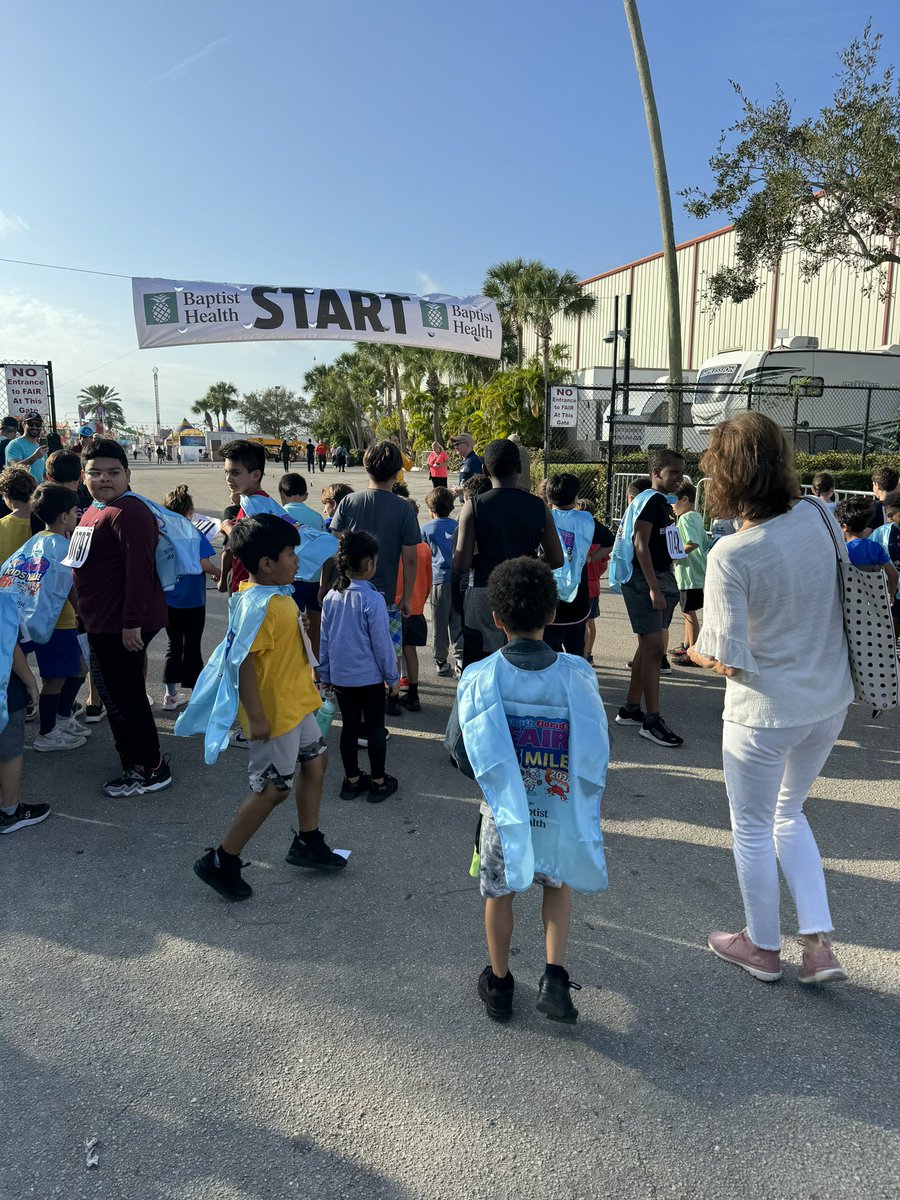 AlexSimes8's tweet photo. So proud of our Westward students running at the SFL Fair Kids Mile! Y’all did an amazing job! @WestwardES @ericsternPE @aschneider36 @TiradoEileen https://t.co/OVDKQhtBIv
