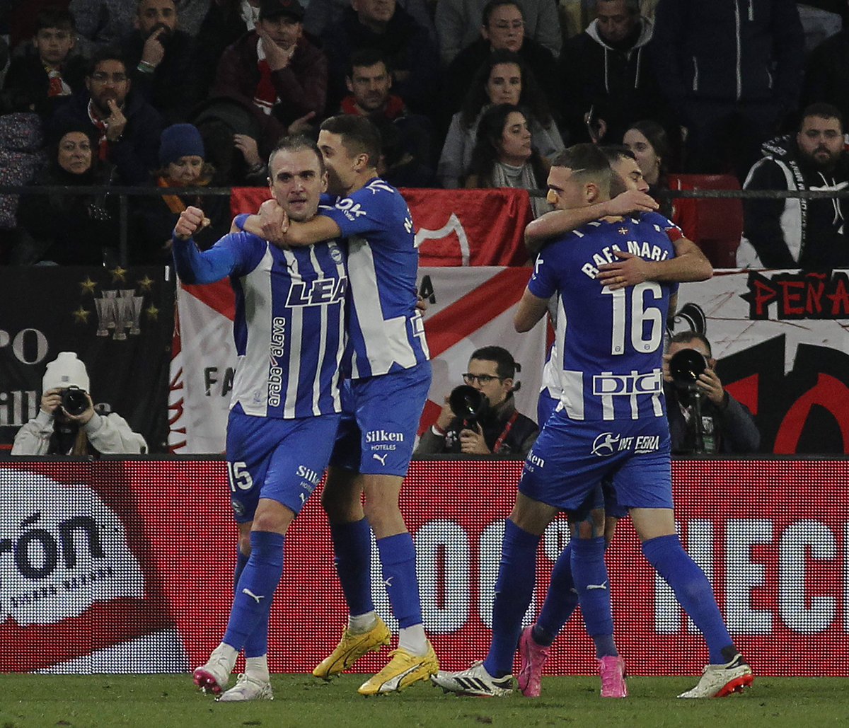 Rafa Marín (@rafamarin04) on Twitter photo Bonita victoria, por todo y por todos 💪⚪️🔵 El <a href="/Alaves/">Deportivo Alavés</a> merecía una victoria así de importante! Desde ya, foco en dar el máximo otra vez en Copa ⚔️🛡 #GoazenGlorioso Bonita victoria, por todo y por todos 💪⚪️🔵 El <a href="/Alaves/">Deportivo Alavés</a> merecía una victoria así de importante! Desde ya, foco en dar el máximo otra vez en Copa ⚔️🛡 #GoazenGlorioso
