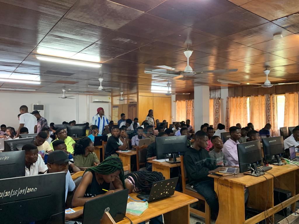 YouthmappersUCC's tweet photo. 🌟🌍 The mapping force is here! 🎊🥳🌍Our YouthMappers chapter had an incredible turnout at our first general meeting.
 Freshmen flooded in, eager to leave their mark on the world through the power of maps. 🗺️🔥 #YouthMappers #MappingForce #Empowerment https://t.co/5ebeJ3Sogt