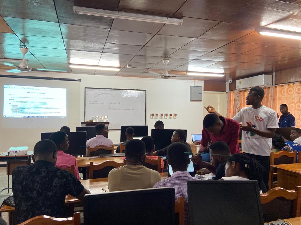 YouthmappersUCC's tweet photo. 🌟🌍 The mapping force is here! 🎊🥳🌍Our YouthMappers chapter had an incredible turnout at our first general meeting.
 Freshmen flooded in, eager to leave their mark on the world through the power of maps. 🗺️🔥 #YouthMappers #MappingForce #Empowerment https://t.co/5ebeJ3Sogt