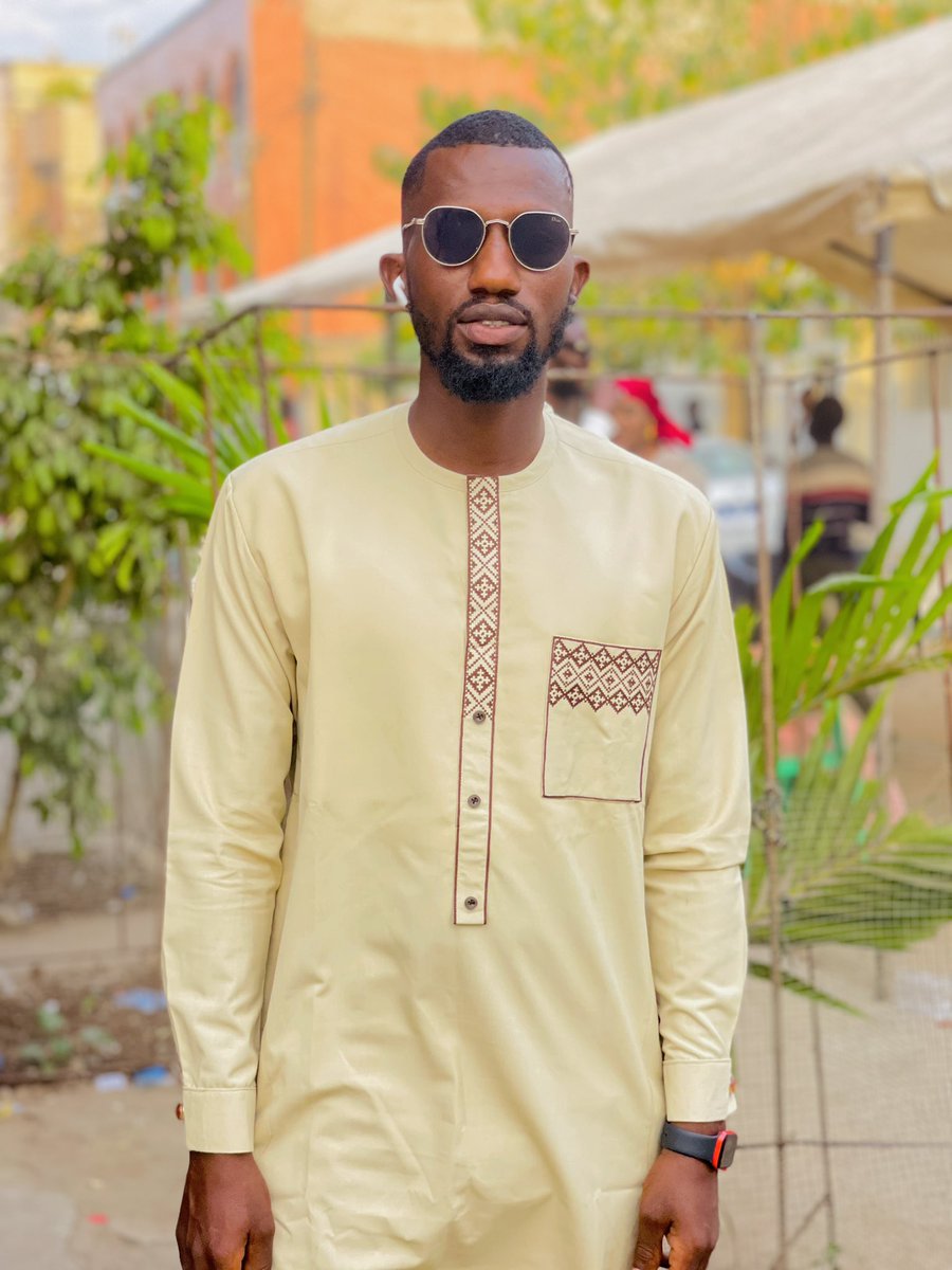 CheikhT_Ndiaye's tweet photo. Dématina mariage 
Histoire de charger les média 
✂️ @PutandGo 💛🤎 https://t.co/xcvpNTsX9n