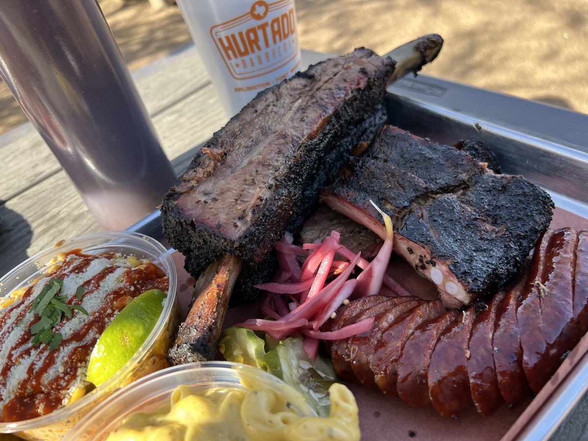 Dario_Melendez's tweet photo. HOLY SCHNIKES !!! 🤤🤤🤤🤤
@HurtadoBBQ #WhenInTexas #FatDario #TaxesBBQ https://t.co/R2LgOCigpt
