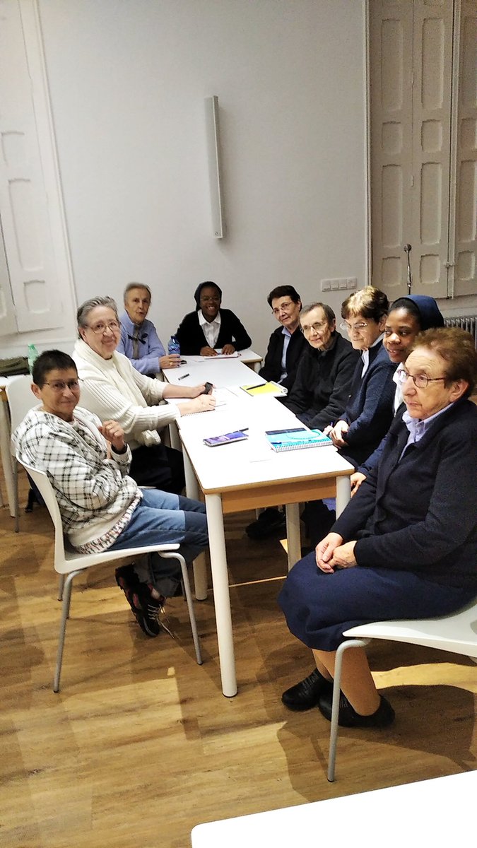 Alegres😀encuentro formación💻📱RR.SS.<a href="/HijasCaridadEE/">Hijas Caridad España Este</a> <a href="/HijasCaridadEC/">Hijas de la Caridad</a>