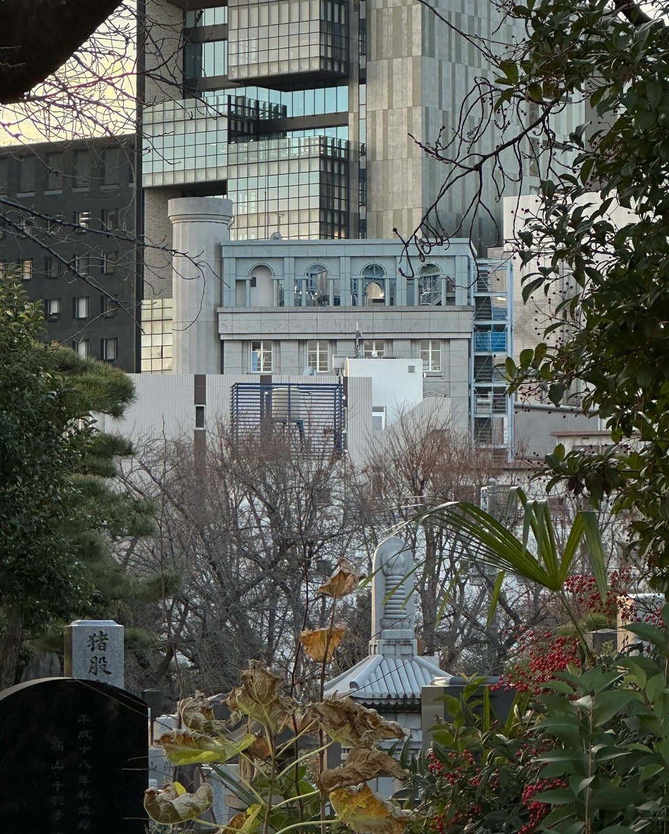 Archi_icons's tweet photo. Kengo Kuma’s other strange classical-language-incorporating building from the early 90s in Tokyo, behold ‘Doric’ from 1991 https://t.co/UU2gnGsM8D