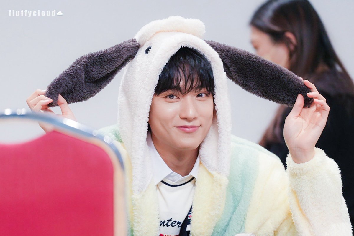 누나 잠들면 안대..                             진실게임하자
                                                   나말고
                                                       좋아하는 강아지 있어?