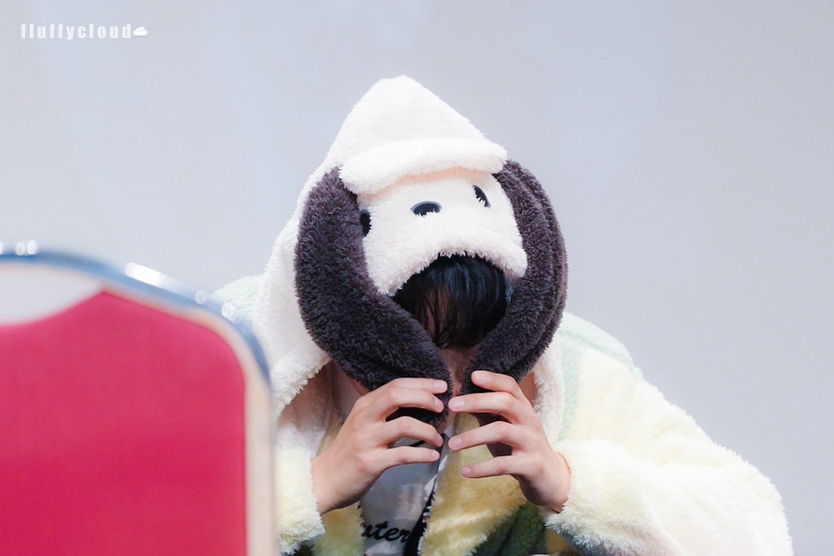 mood_ml's tweet photo. 누나 잠들면 안대..                             진실게임하자
                                                   나말고
                                                       좋아하는 강아지 있어? https://t.co/6n0QVQPbVV
