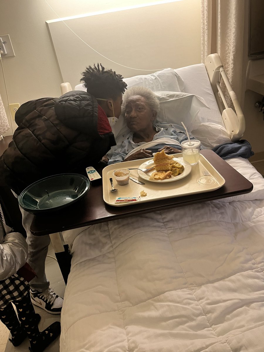 Bri tweet media