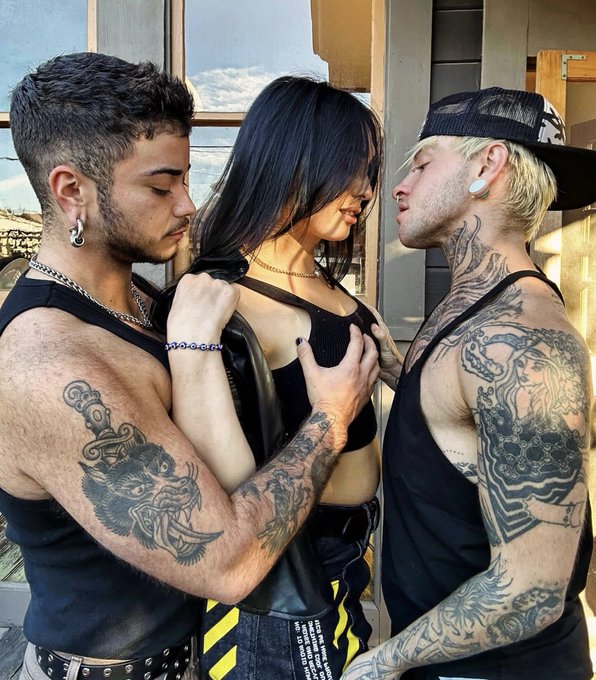 u can make my day everyday by voting for for me, @apollomoon999, @EmberFiera ‘s video for hottest trans