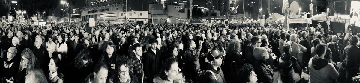 EitanChitayat's tweet photo. Share if you’re with us. I’m here in Tel Aviv with many, many thousands of Israelis who will not submit to terror. We want our hostages back NOW! And we stand with them and their families. https://t.co/tnK61wlKu6