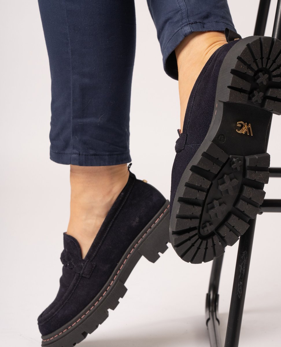Welligogsltd's tweet image. Indulge in the refined Hackney Loafer. Captivatingly crafted with British finesse, embrace the essence of WG

l8r.it/YSwv

#welligogs #distinctlybritish #britishheritage #fashion #ootd #shopsmall #outfitinspiration #sustainablefashion #shoeseason #suede #navy #comfy