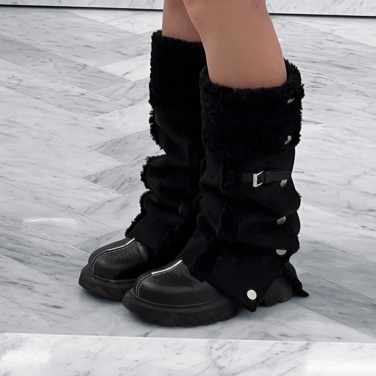 nunchi_off's tweet photo. stay warm with the Mouton Snap Leg-Warmer (Black) NOTKNOWING🖤🐑 ྀི 

⭒ https://t.co/PkLi0X1Fkd

#kfashion https://t.co/E2FhZd0Eqy