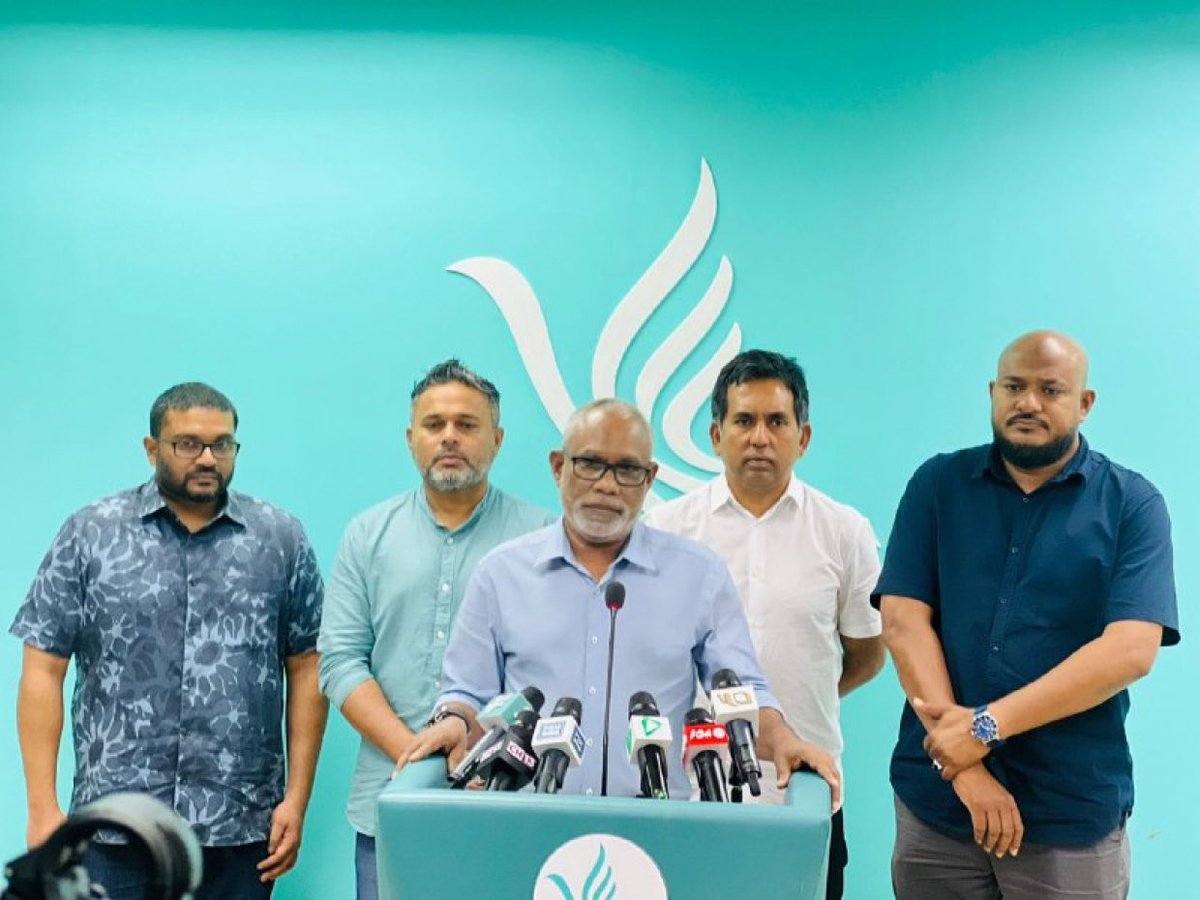ކިހިނެއްވެފަ މިތިބީ؟