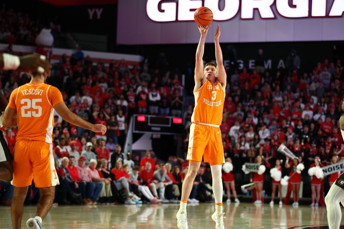 Vol_Hoops's tweet photo. WHEN YOU NEED A BUCKET. https://t.co/PTWLzfV8Gf