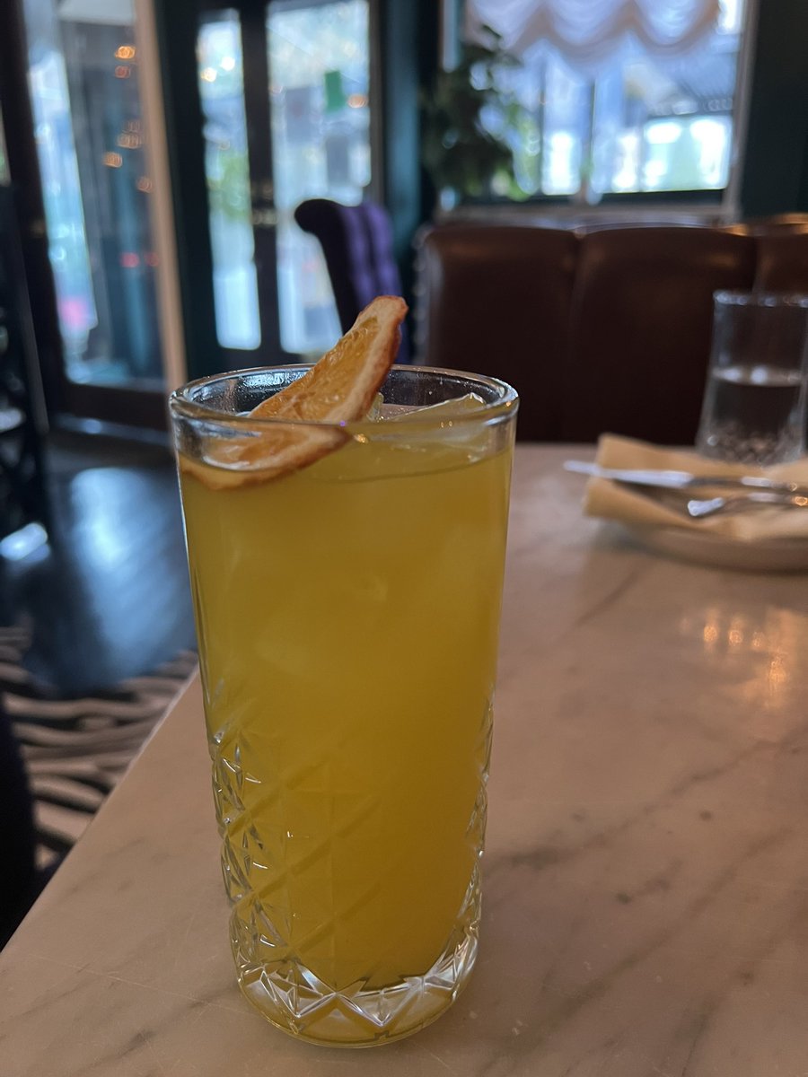 vodkasnowflake's tweet photo. #electionyear #backtobrunch https://t.co/zEi7SuhDKa