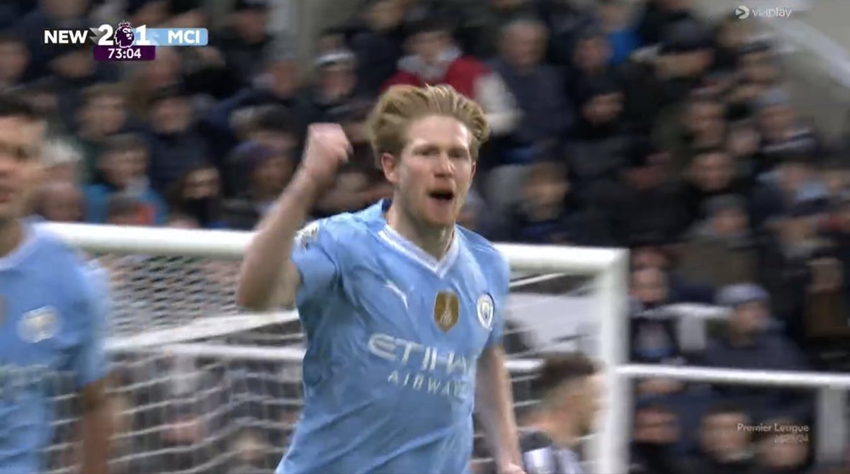 O futebol é lindo por isto. 

Regresso depois de uma longa paragem por lesão, 3 minutos em campo e um golaço que só ele sabe fazer. 

De Bruyne ✨