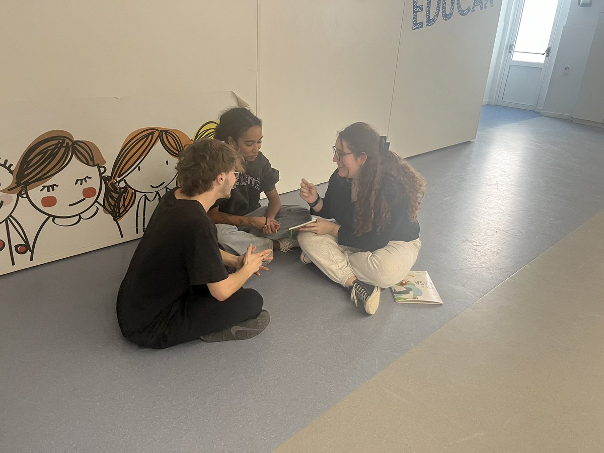 Aquest dissabte ha començat el curs de monitors/es amb joves de les <a href="/EscolesFEDAC/">Escoles FEDAC</a> 
Primer dia superat!!👏🏻👏🏻 
Moltes gràcies per totes les vostres aportacions i reflexions!
Visca l’educació en el lleure!! <a href="/MaristesCat/">Maristes Catalunya</a>