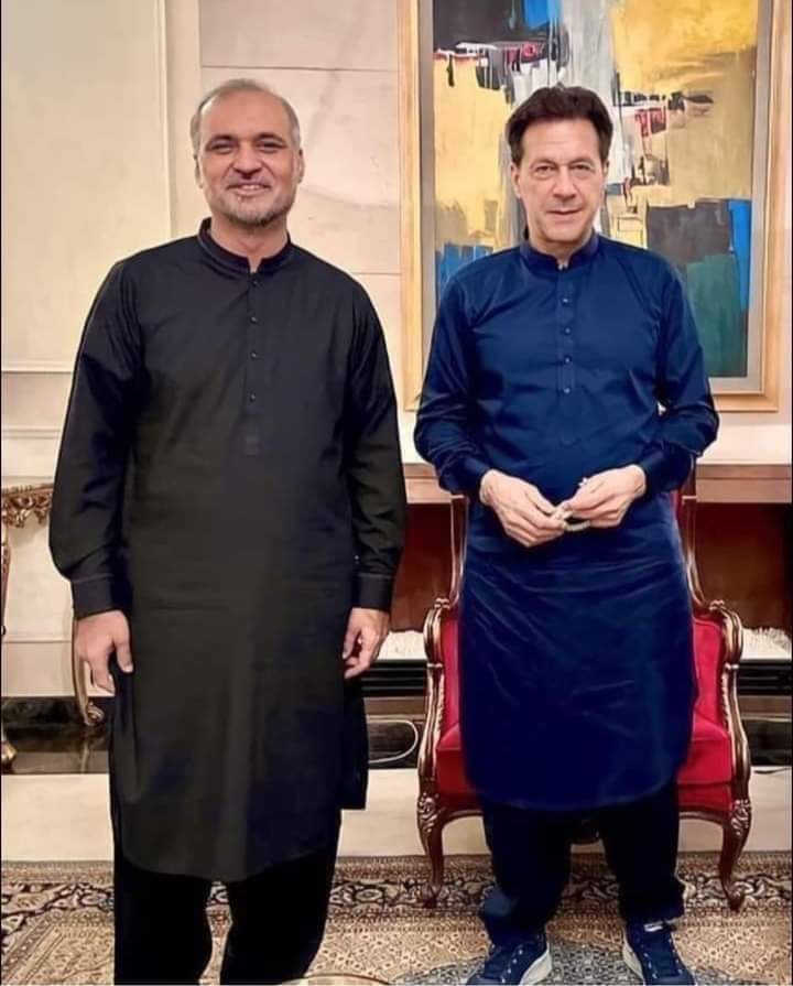 N_Abbasi96's tweet photo. @NaeemRehmanEngr حق کی آواز ۔۔سب کا محافظ ۔۔۔۔ حافظ حافظ ❗
#HafizNaeemurRehman #این_اے_246_ترازو_کا https://t.co/libNK4xi5X