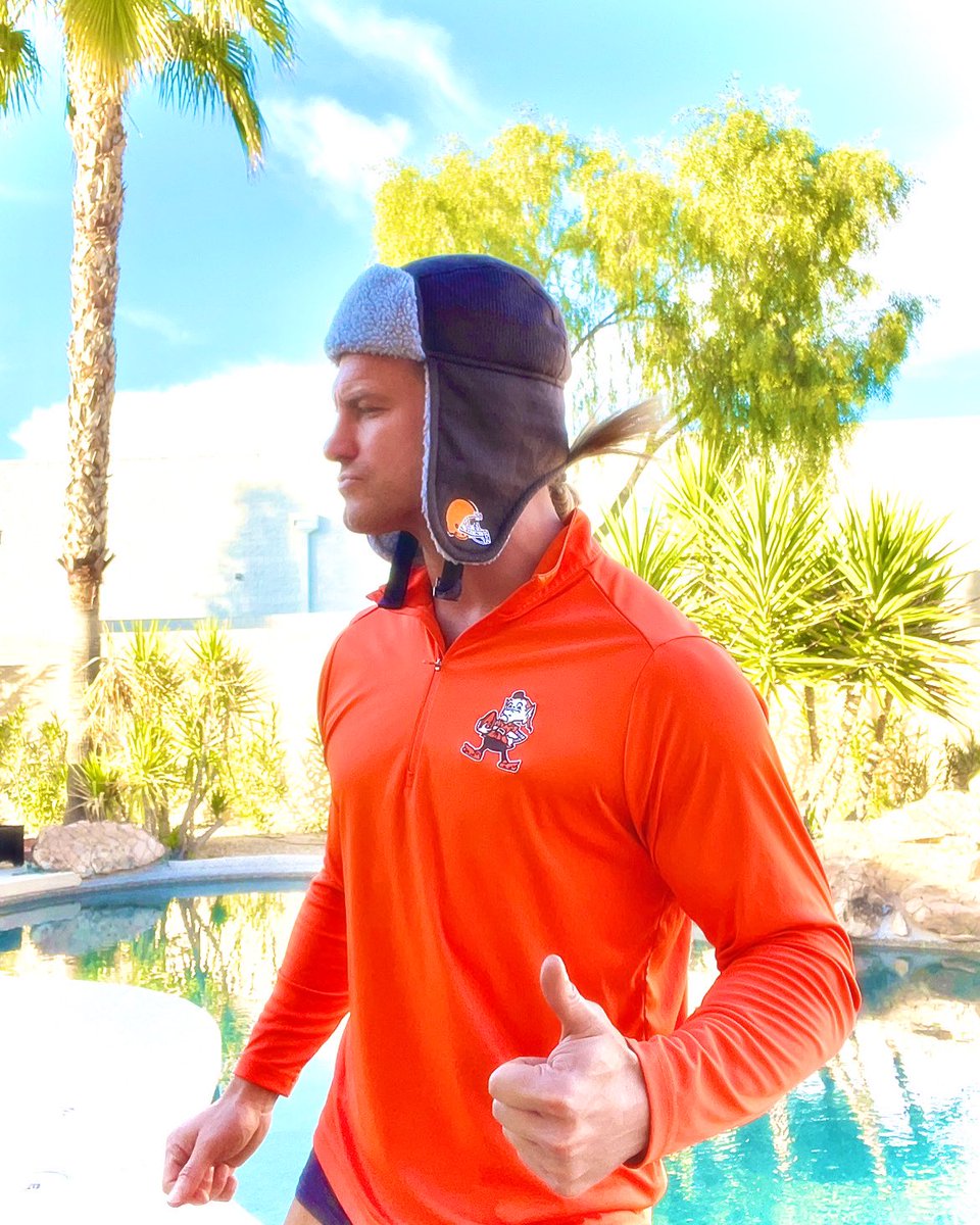 NicTNemeth's tweet photo. #BROWNS 23-20 &amp; the UNDER
here we go BROWNIES
(I’m pants-less, it’s that important) 
#CLEvsHOU #NFL #playoffs https://t.co/cU0xeEqIwG