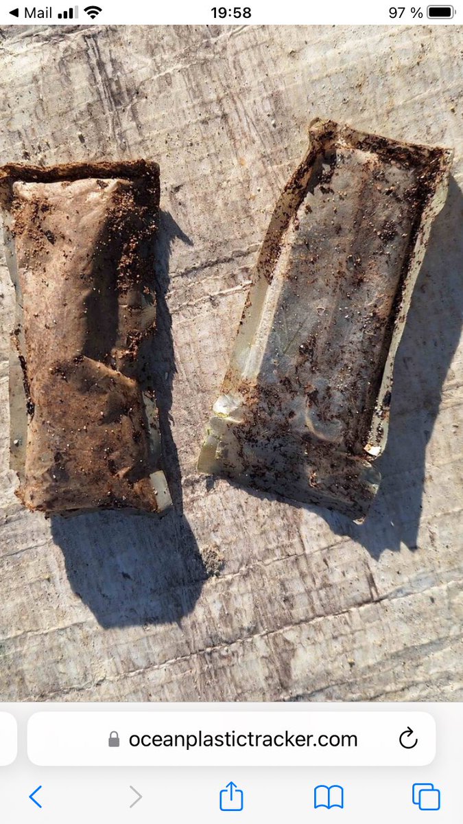 AnselAsso's tweet photo. Janvier 2014 un conteneur perdu en mer pollue les côtes de Bretagne.Des milliers limes à ongles et mules @Pullman et @SofitelParisFbg polluent les plages 
Janvier 2024 nous trouvons encore cette pollution sur les plages .

https://t.co/Wh4Wp0Jz36 https://t.co/9w9GplhLix