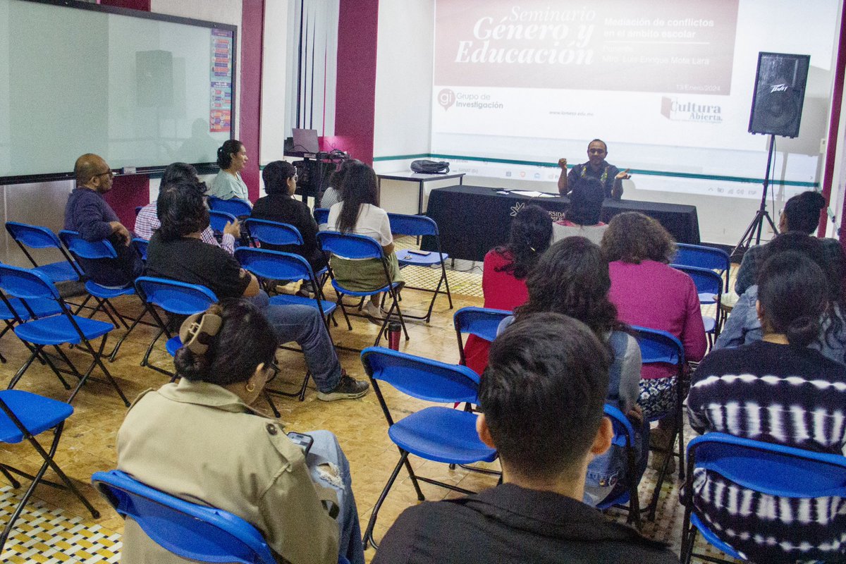 Como parte de las actividades generadas por el Grupo de Investigación de la Universidad, personal académico asistió a la Conferencia "Mediación de conflictos en el ámbito escolar".

Agradecemos al Mtro. Luis Motta Lara quien fungió como ponente de la actividad. 

#YoSoyMeso 🐉