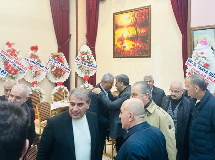 akpartidbakir's tweet image. 📍BİSMİL

İl Başkanımız Sayın @RasitOcak, İlçe Başkanımız Sayın Muzaffer Cengiz Özaydın ve Teşkilat Teşkilat Mensuplarımız, #AYAZ ailesinin mutlu günlerinde Mevlüt merasimine katıldılar.