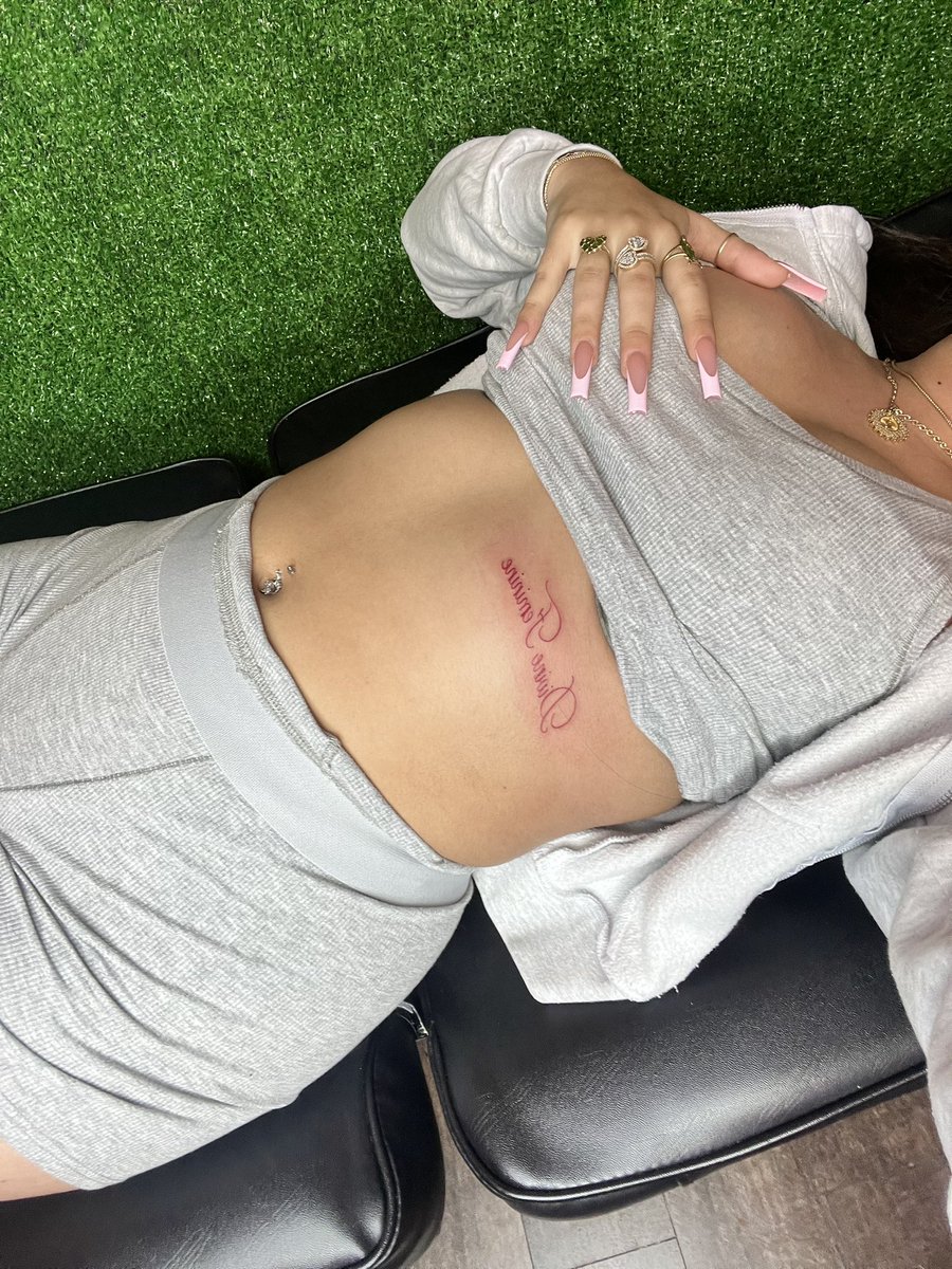 2kmaal_'s tweet photo. new tattoo <3
@ b8tlynn on insta 💌 https://t.co/uqiWW2BanJ