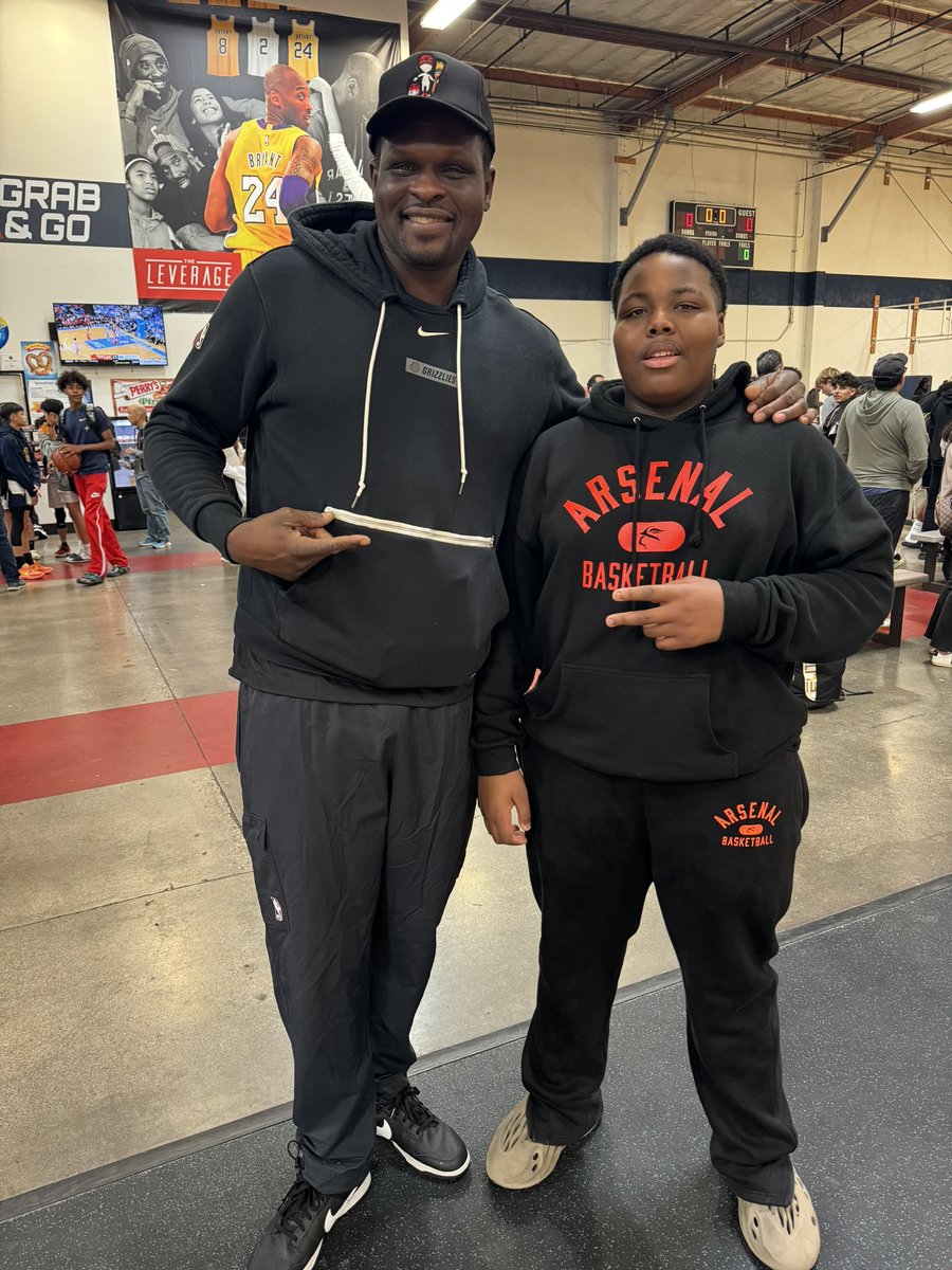 Macknray4250's tweet photo. When meeting the one they say you play like 🔥🔥🔥 Mack &amp; Z-Bo! 🤝🏾 https://t.co/4srml5mv8m