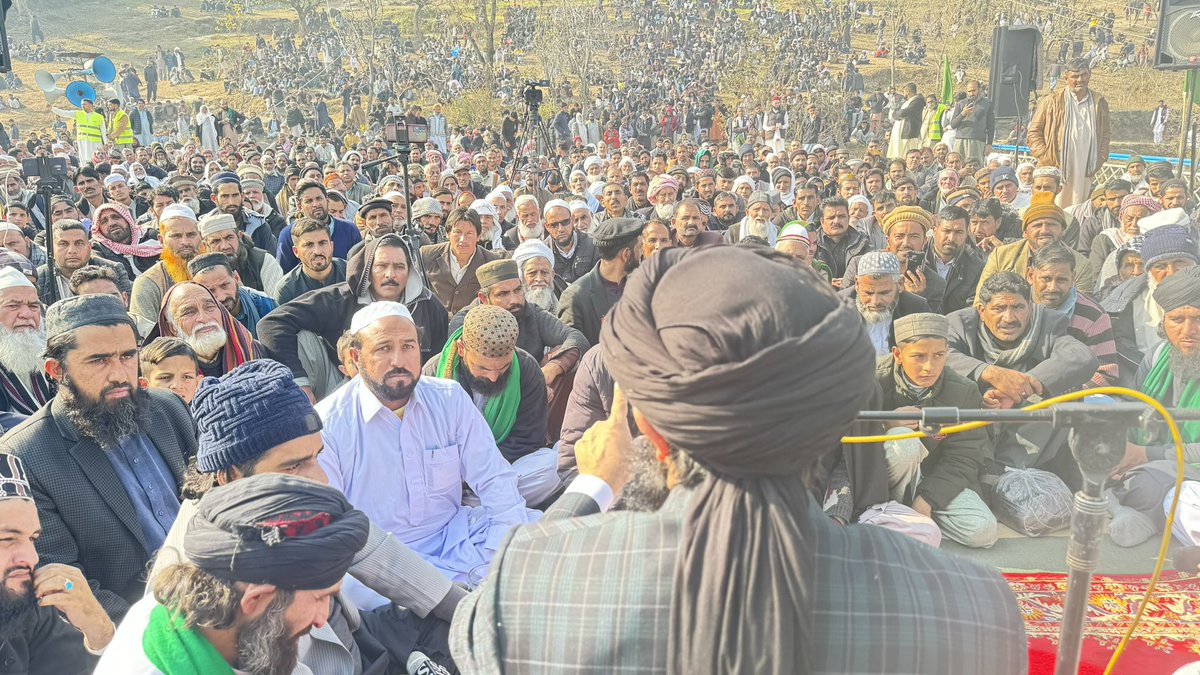 MuhammadHanif_Q's tweet photo. کوٹلی آزاد کشمیر میں بڑے اجتماع سے مفتی صاحب کا خطاب ہزاروں افراد کی شرکت https://t.co/rQkzf2YVEh