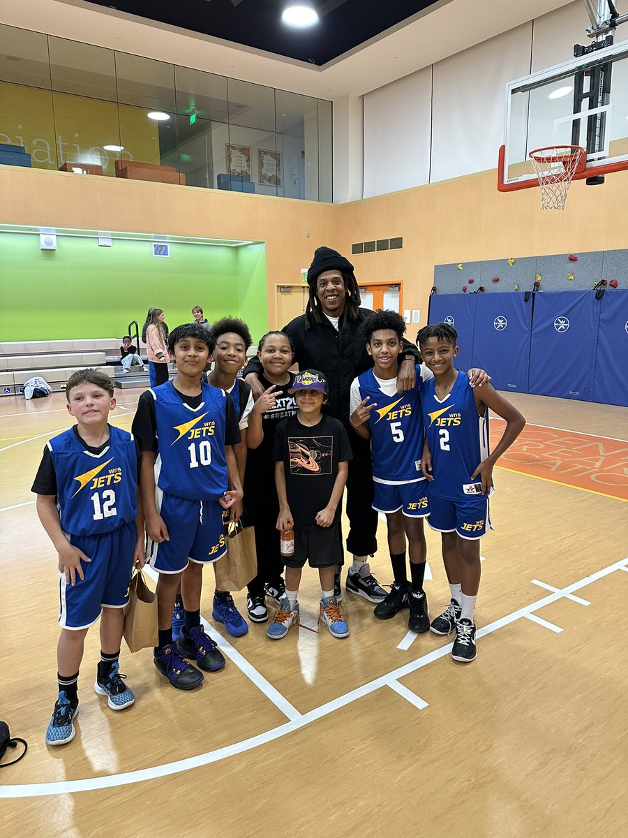 next2get_n2g's tweet photo. Ran into @jayz at Noah’s basketball game! He was pretty dang cool! Thank you Jay! #next2get Greatness!
-
#godisgood🙏 #beablessing #rocknation #youcandothis #youcandohardthings #togetherwerise #togetherwearestronger https://t.co/acGLbGyK0L