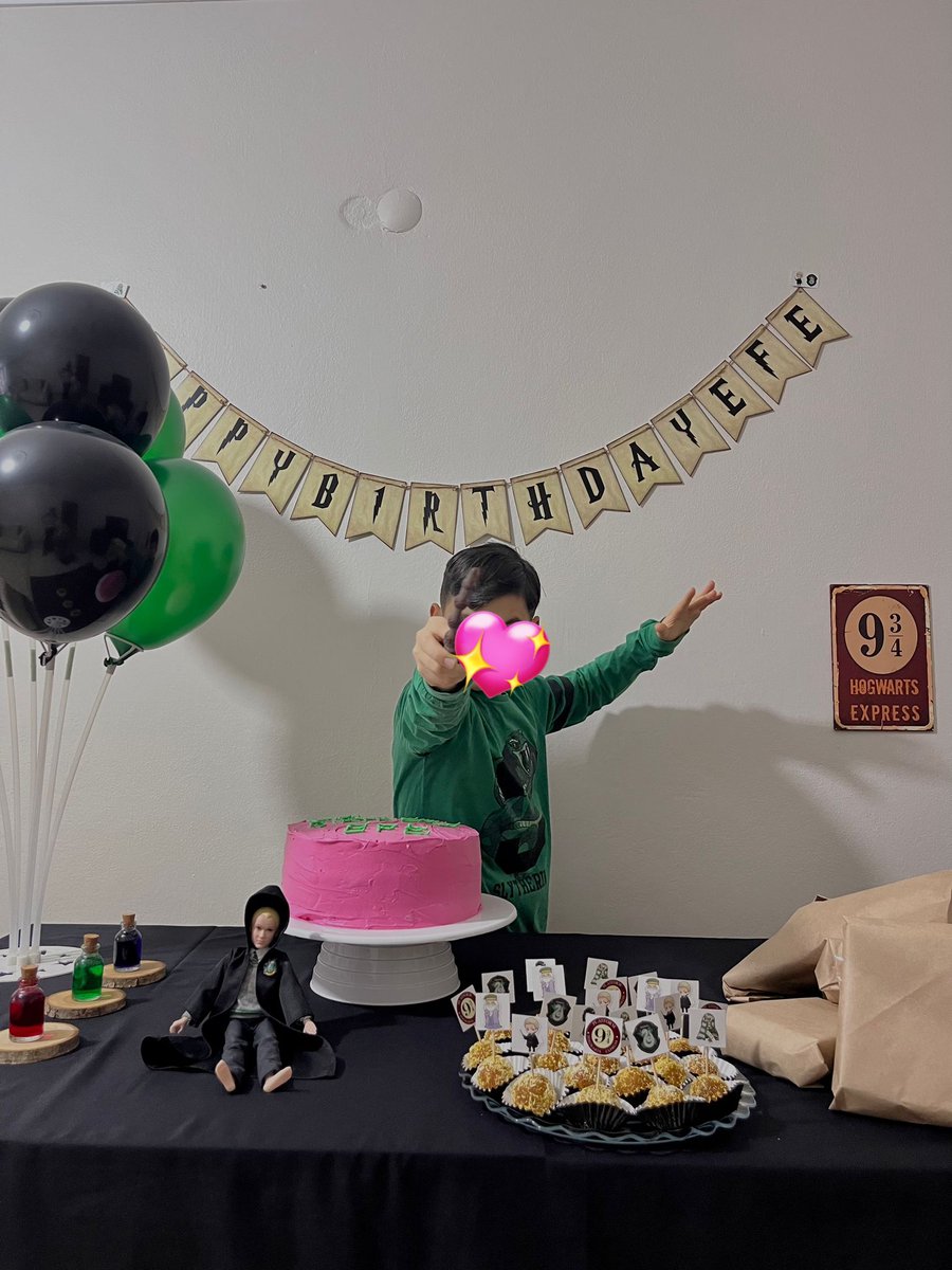 Nebulacityy's tweet photo. Kardeşime hazırladığım doğum günü partisine bakınnn🥳🐍 https://t.co/hm8MjZcCpl