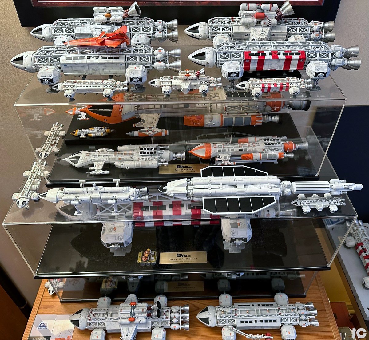EagleAlpha1999's tweet photo. Updated small models display, now featuring the newly arrived Altares lightship. #space1999 #eagles #altares #intoinfinity #thedayaftertomorrow #gerryandersontv #martinbower https://t.co/tI0mtj6Kwm